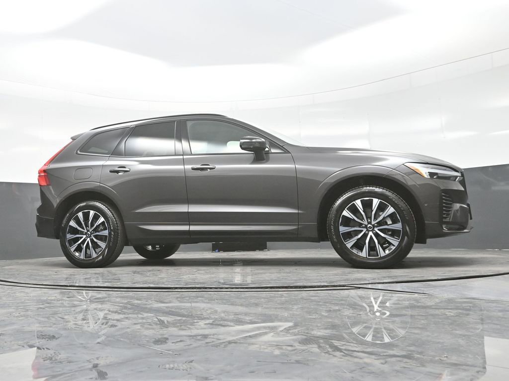 Used 2025 Volvo XC60 B5 Plus AWD/4WD image 26