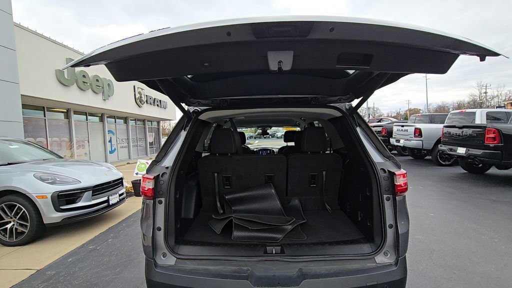 Used 2020 Chevrolet Traverse LT w/ Driver Confidence II Package image 16