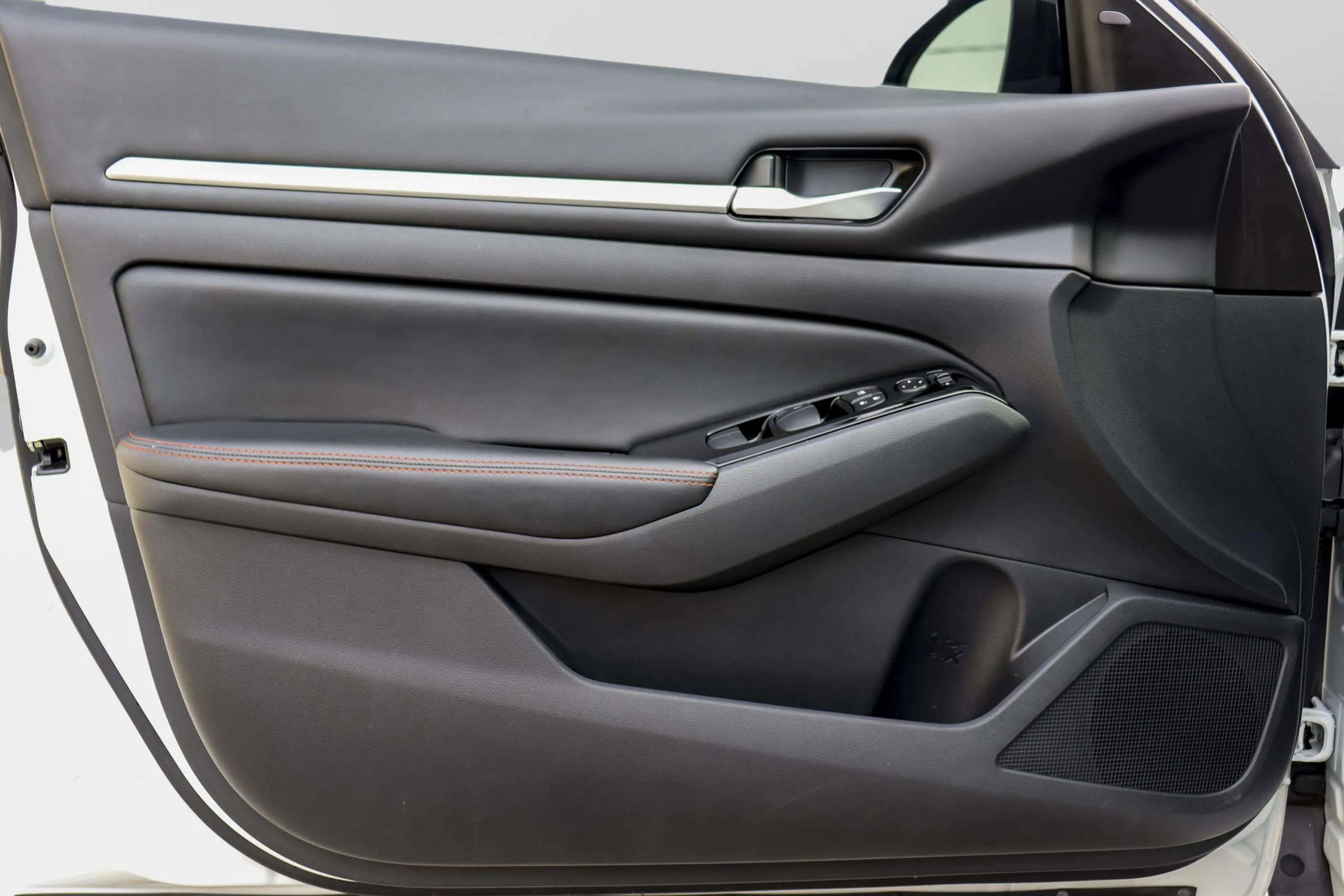 Used 2024 Nissan Altima 2.5 SR image 14