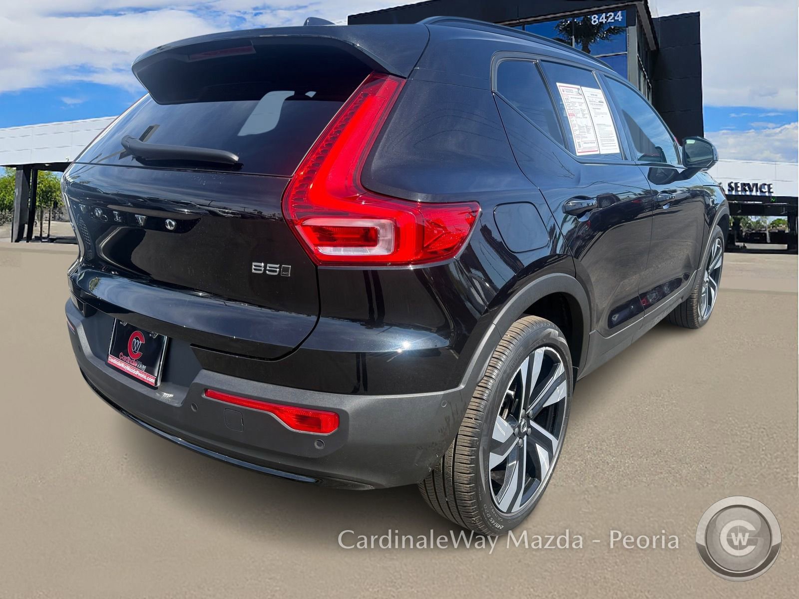 Used 2025 Volvo XC40 B5 Plus image 7