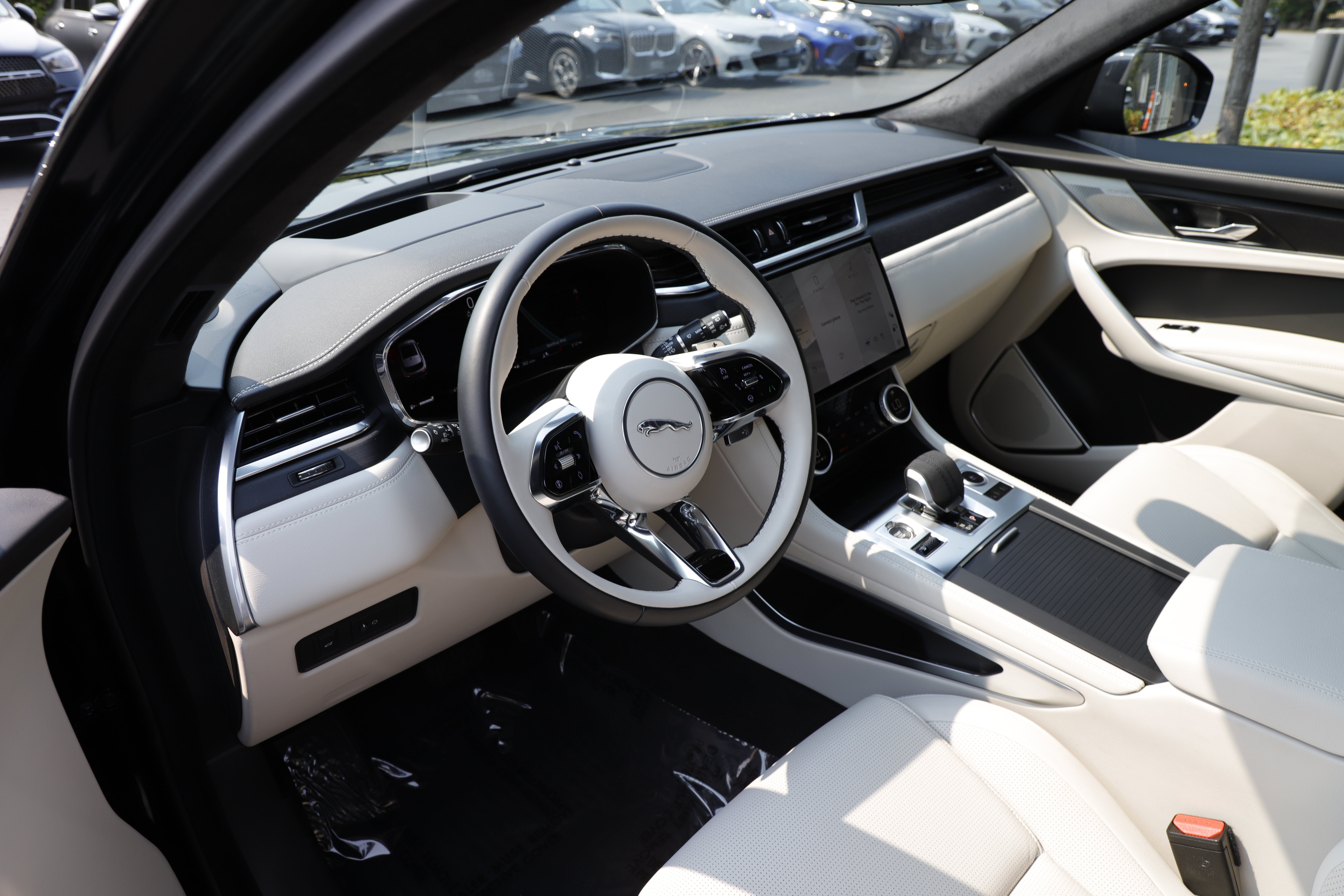 Certified 2026 Jaguar F-PACE R-Dynamic S AWD/4WD image 19