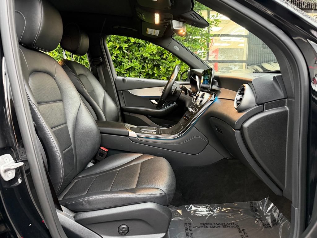 Used 2021 Mercedes-Benz GLC 300 image 34