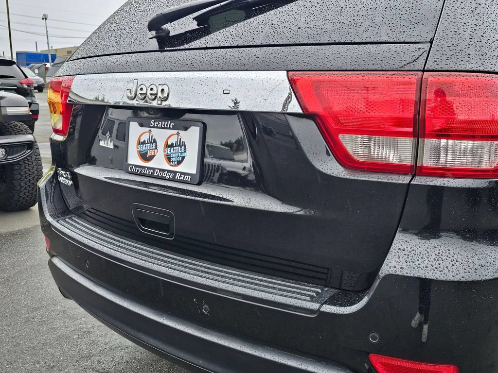 Used 2011 Jeep Grand Cherokee Laredo AWD/4WD image 15