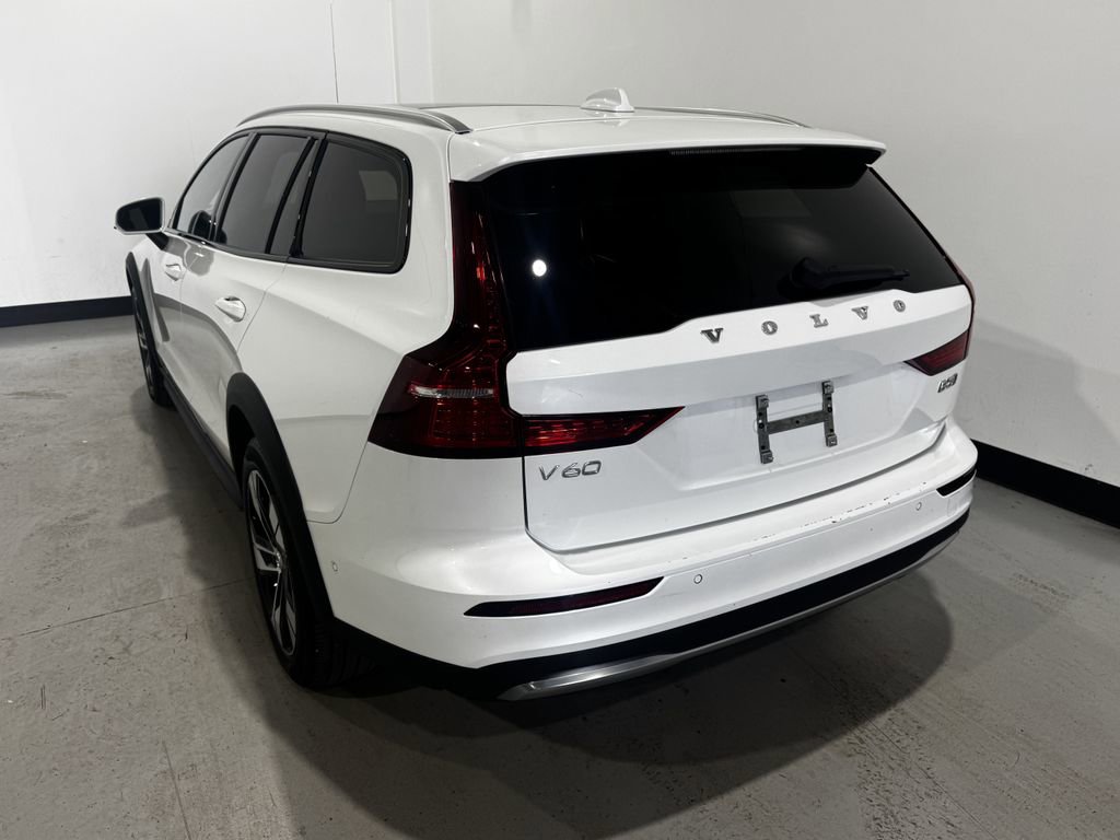 Used 2025 Volvo V60 B5 Cross Country Plus AWD/4WD image 34