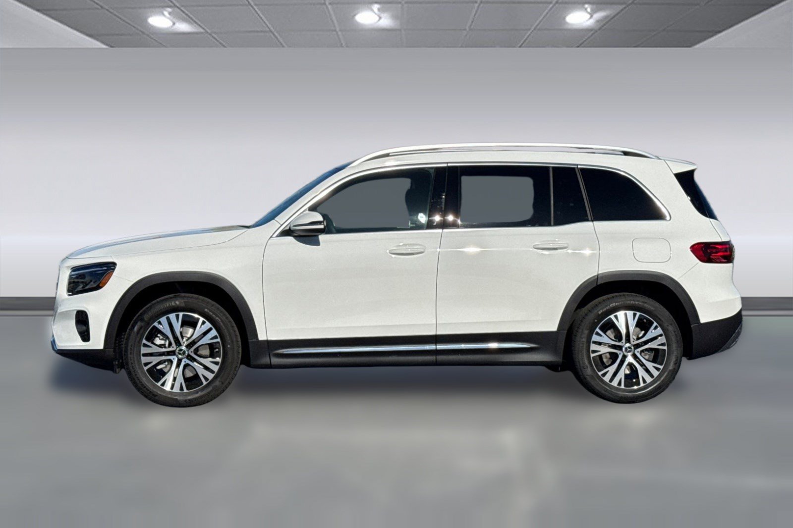 New 2026 Mercedes-Benz GLB 250 image 2
