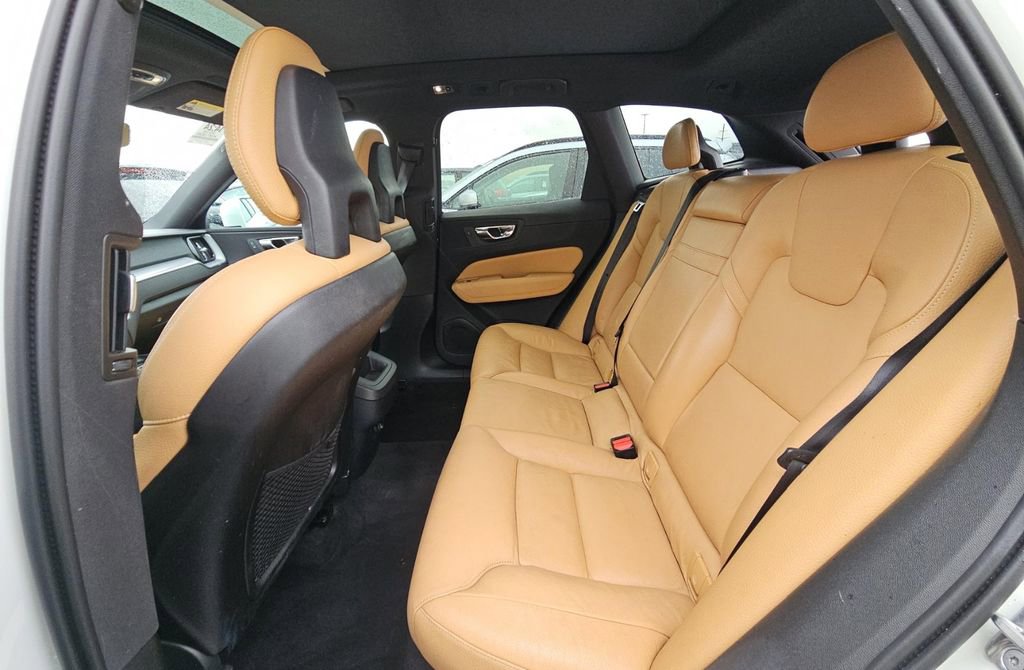 Used 2018 Volvo XC60 T5 Momentum w/ Convenience Package AWD/4WD image 10