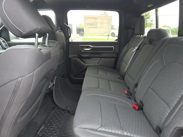 New 2026 RAM 1500 4x4 Crew Cab image 31