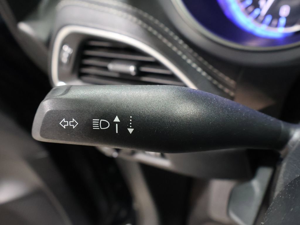 Certified 2025 Chrysler Pacifica Limited image 42