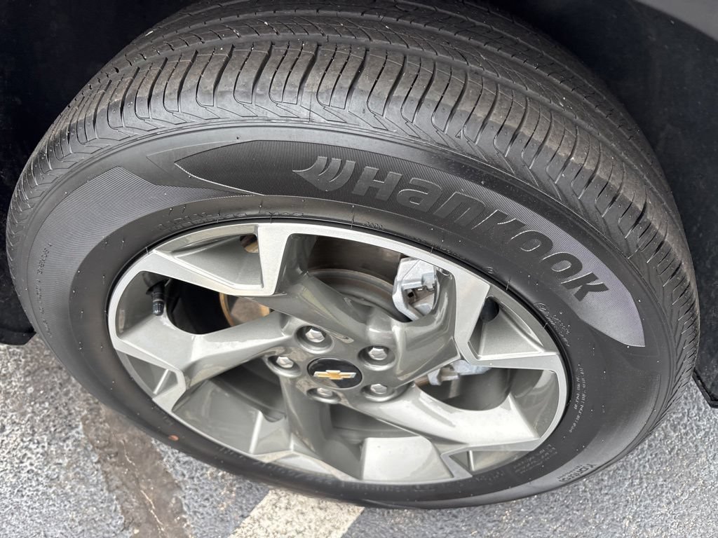Used 2025 Chevrolet Trax LT w/ LT Convenience Package FWD image 9