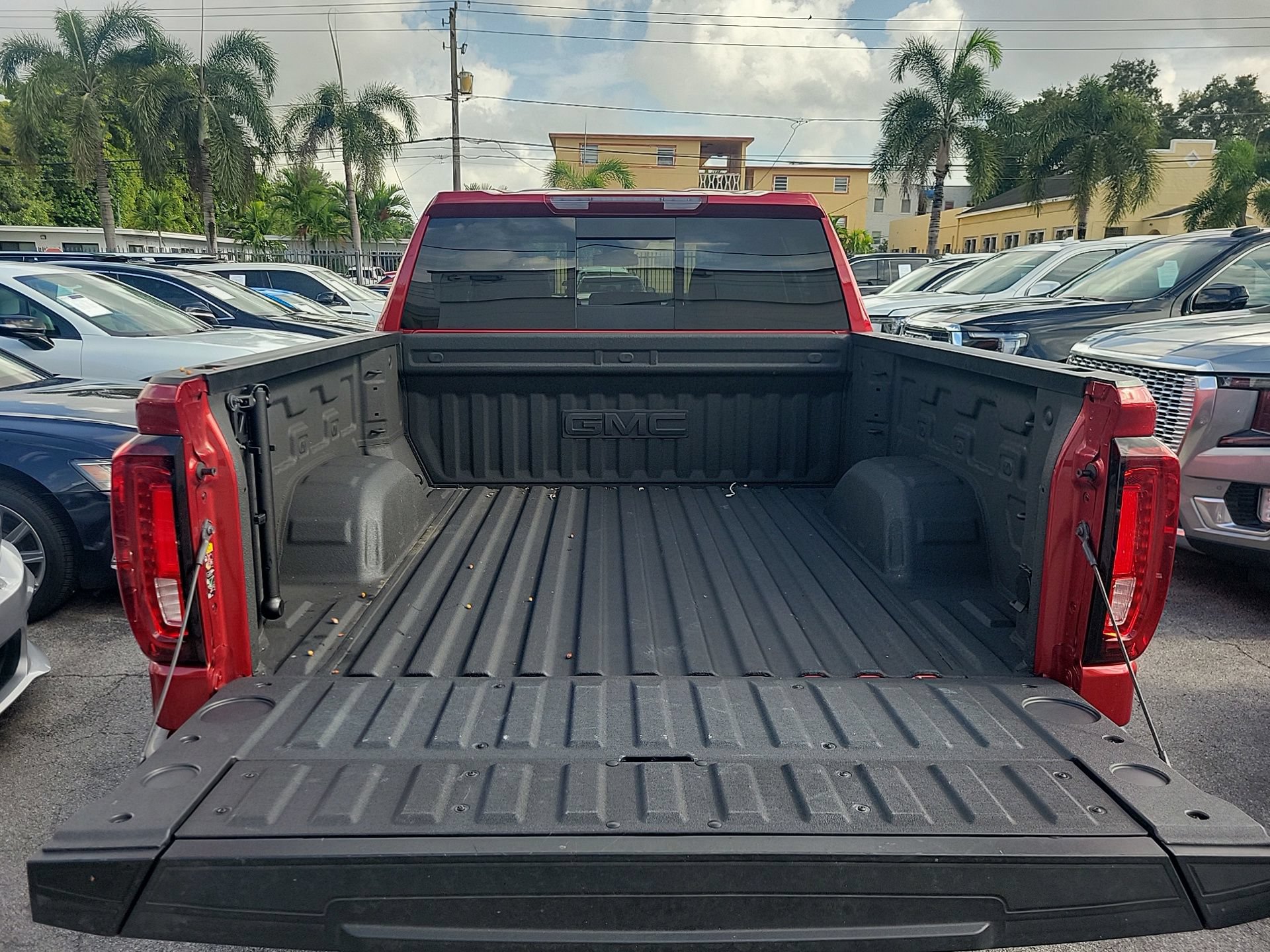 Used 2025 GMC Sierra 1500 SLT w/ SLT Premium Plus Package AWD/4WD image 11