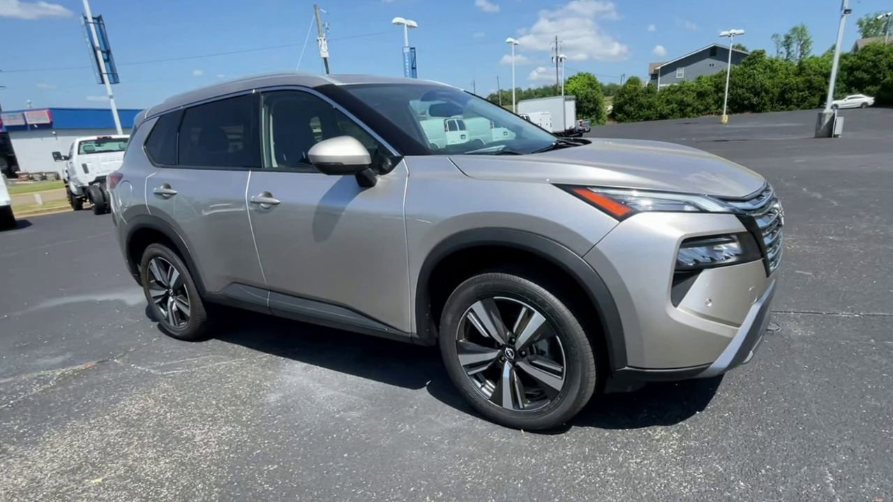 Used 2024 Nissan Rogue SL w/ SL Premium Package AWD/4WD image 2