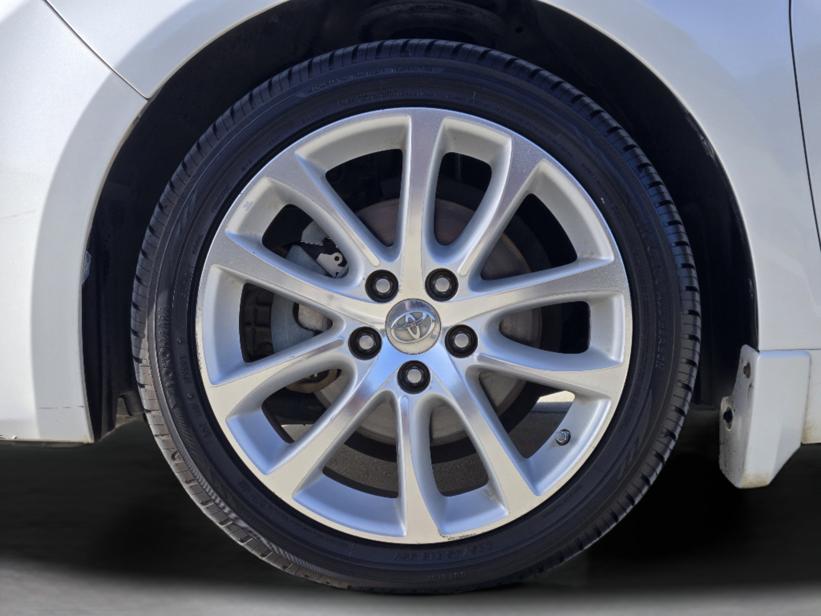 Used 2014 Toyota Avalon Limited w/ Technology Package FWD image 32