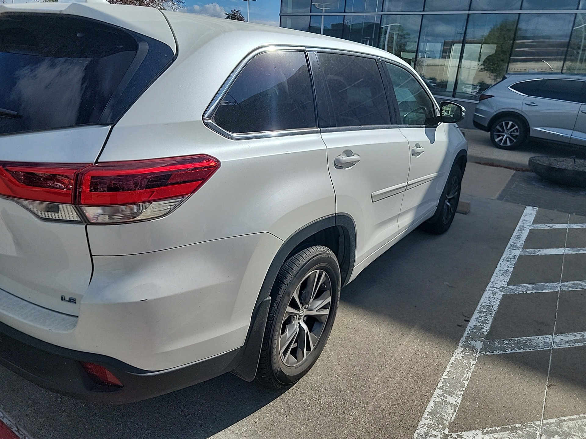 Used 2018 Toyota Highlander Plus image 4