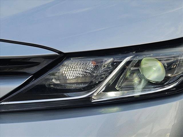 Used 2018 Toyota Camry LE image 3