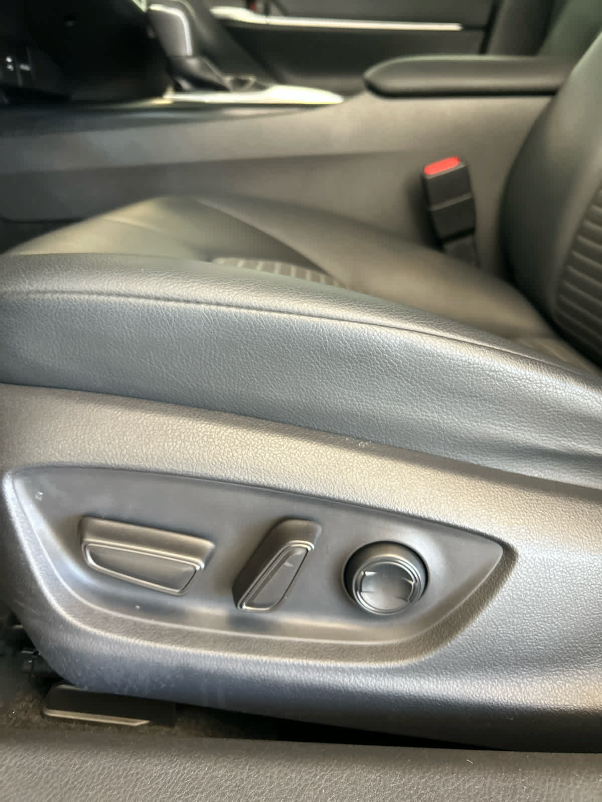 Used 2018 Toyota Camry SE FWD image 25