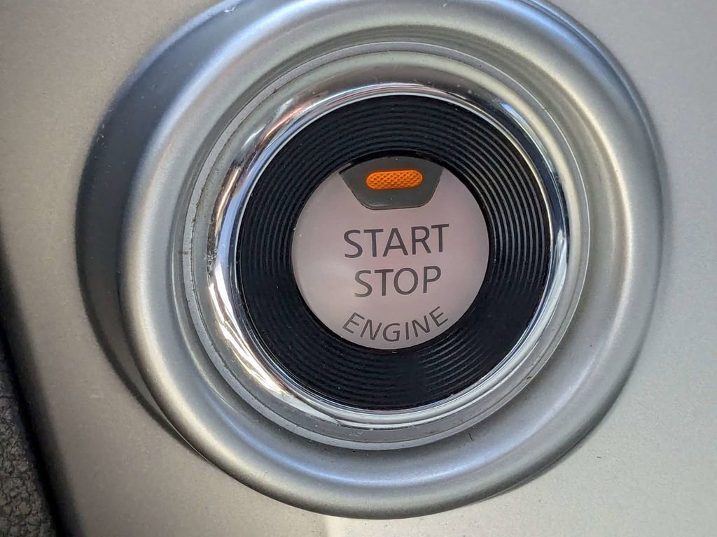 Used 2017 Nissan Titan SV image 32