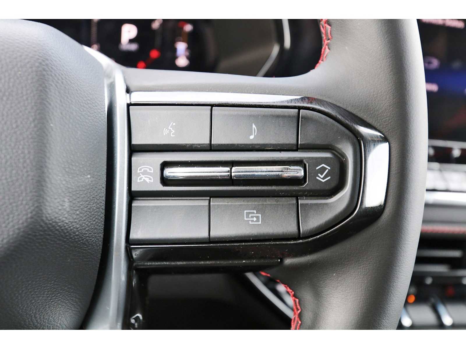 Used 2024 Chevrolet Colorado Z71 w/ Z71 Convenience Package 2 image 16