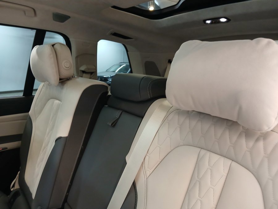 Used 2024 BMW X7 M60i w/ Executive Package image 16