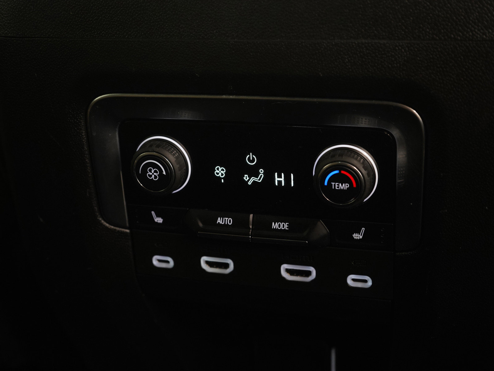 Used 2023 Chevrolet Suburban Premier w/ Advanced Technology Package AWD/4WD image 18