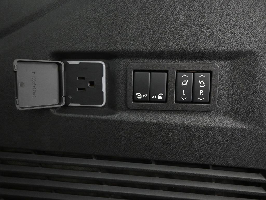 Used 2025 GMC Yukon Denali image 21