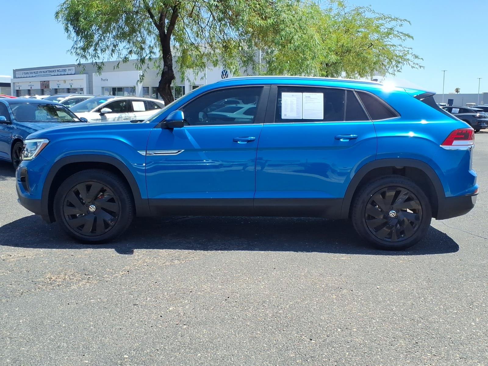 Certified 2024 Volkswagen Atlas Cross Sport SE w/ Panoramic Sunroof Package AWD/4WD image 4