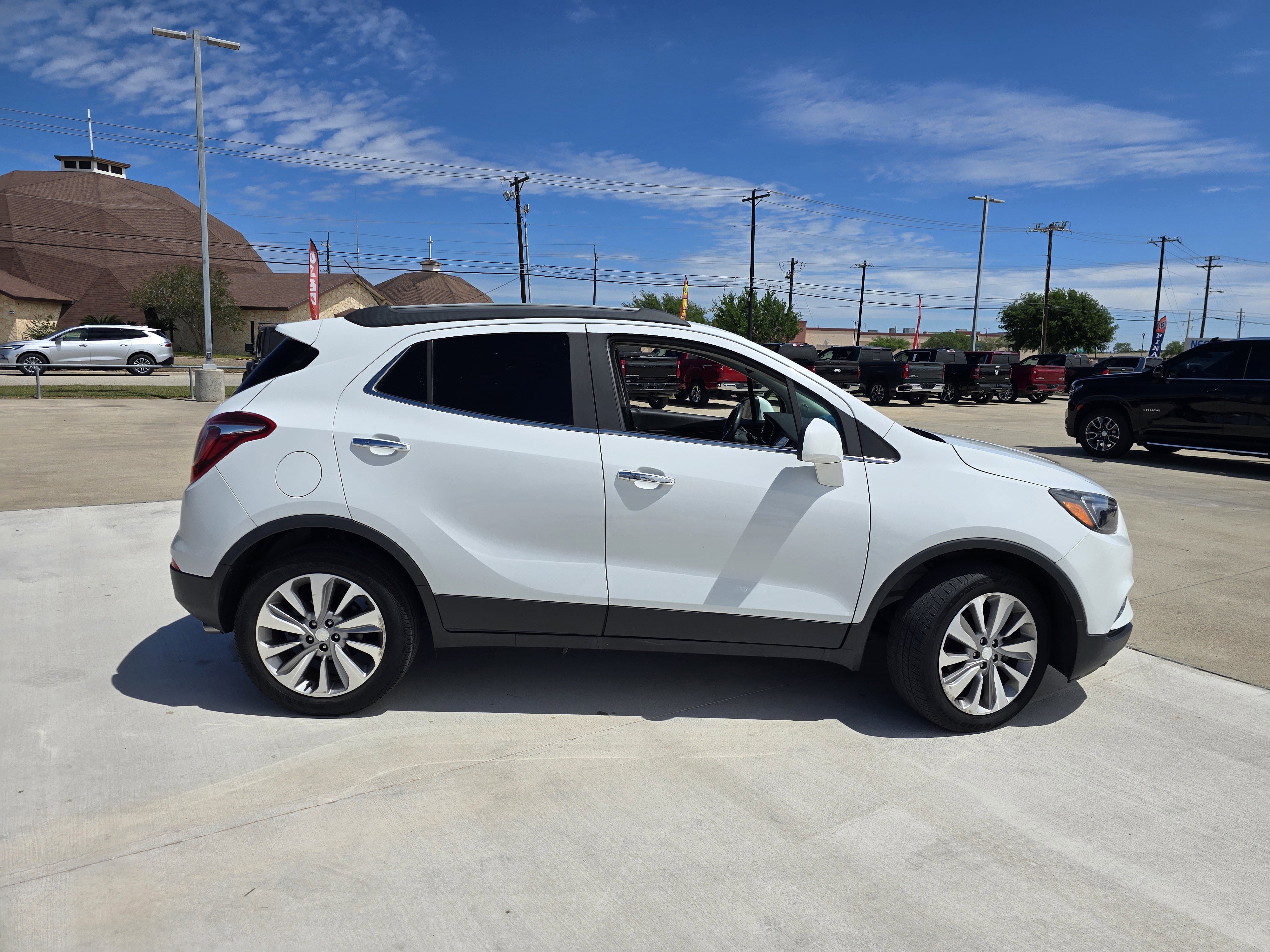 Used 2020 Buick Encore Preferred image 2
