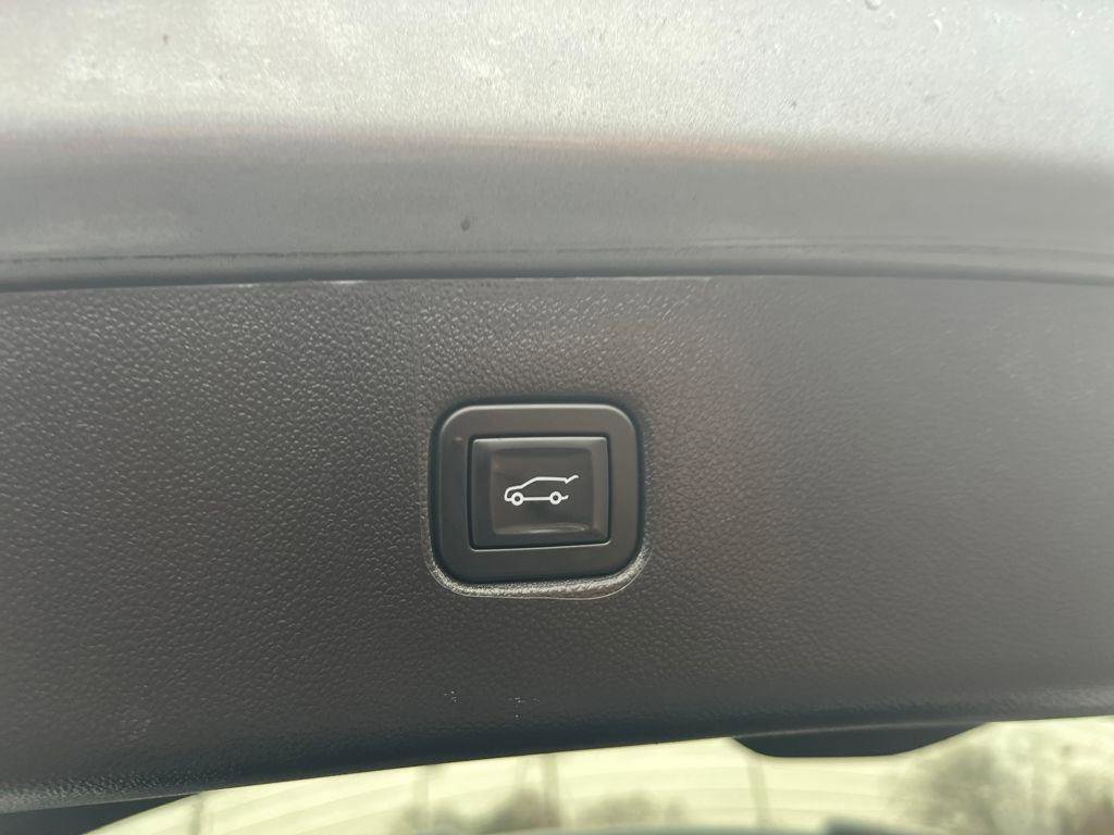 Used 2025 Chevrolet Blazer RS FWD image 25