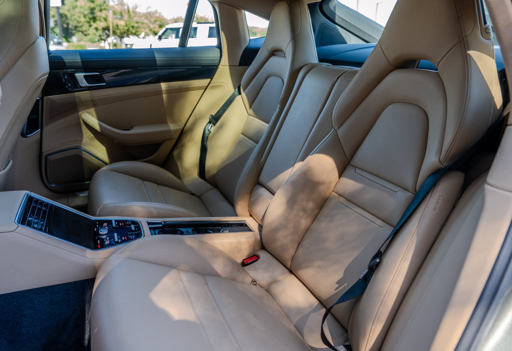Used 2023 Porsche Panamera w/ Premium Package RWD image 19