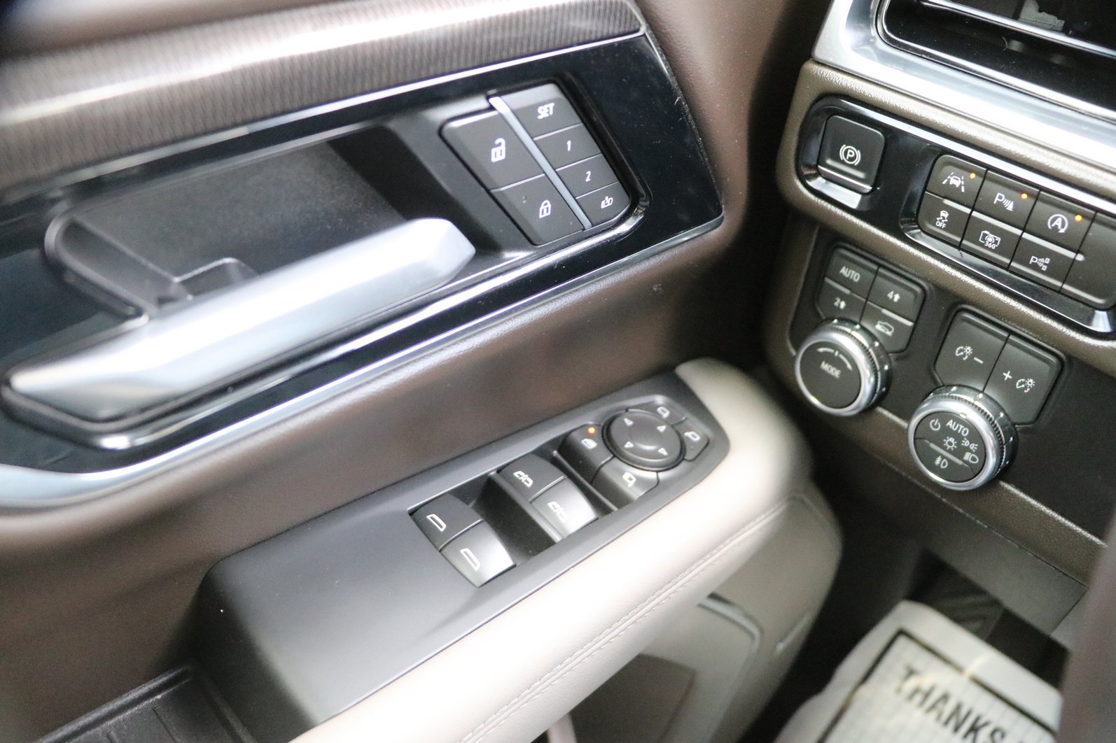 Used 2026 GMC Yukon XL Elevation AWD/4WD image 11
