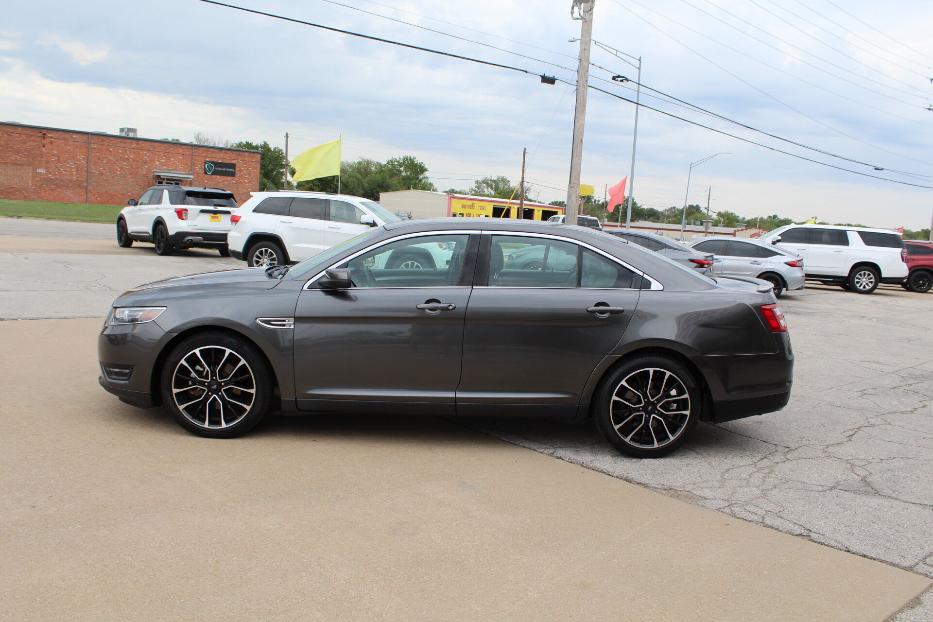 Used 2018 Ford Taurus SEL w/ Equipment Group 201A FWD image 8
