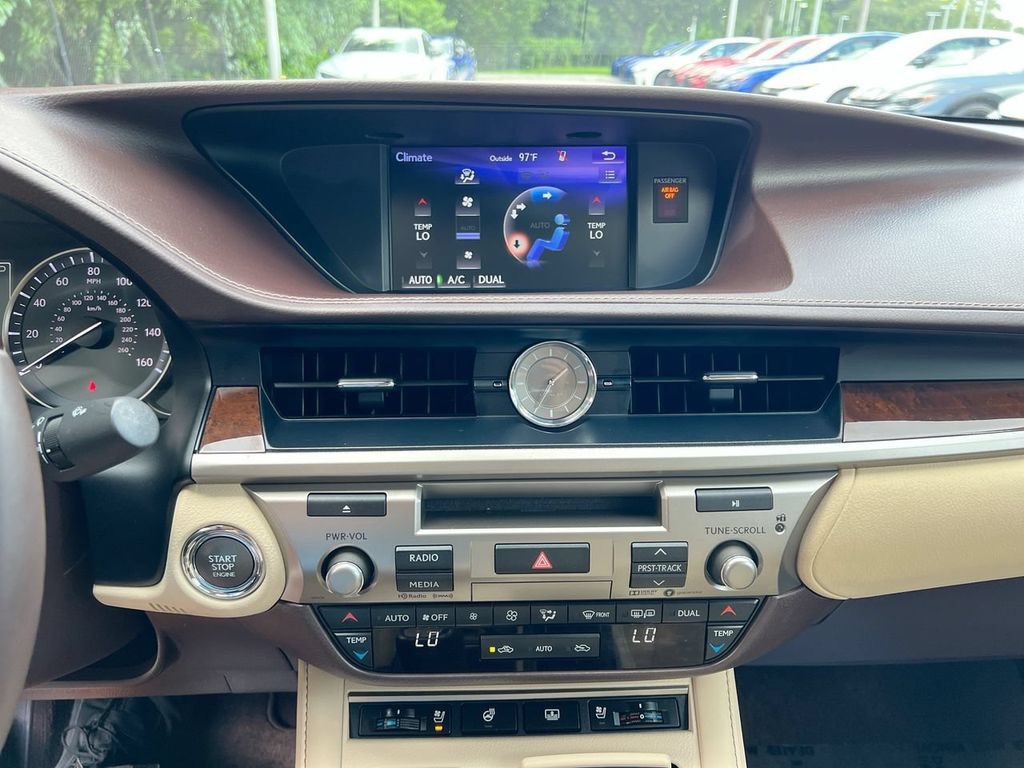 Used 2017 Lexus ES 350 w/ Luxury Package FWD image 18