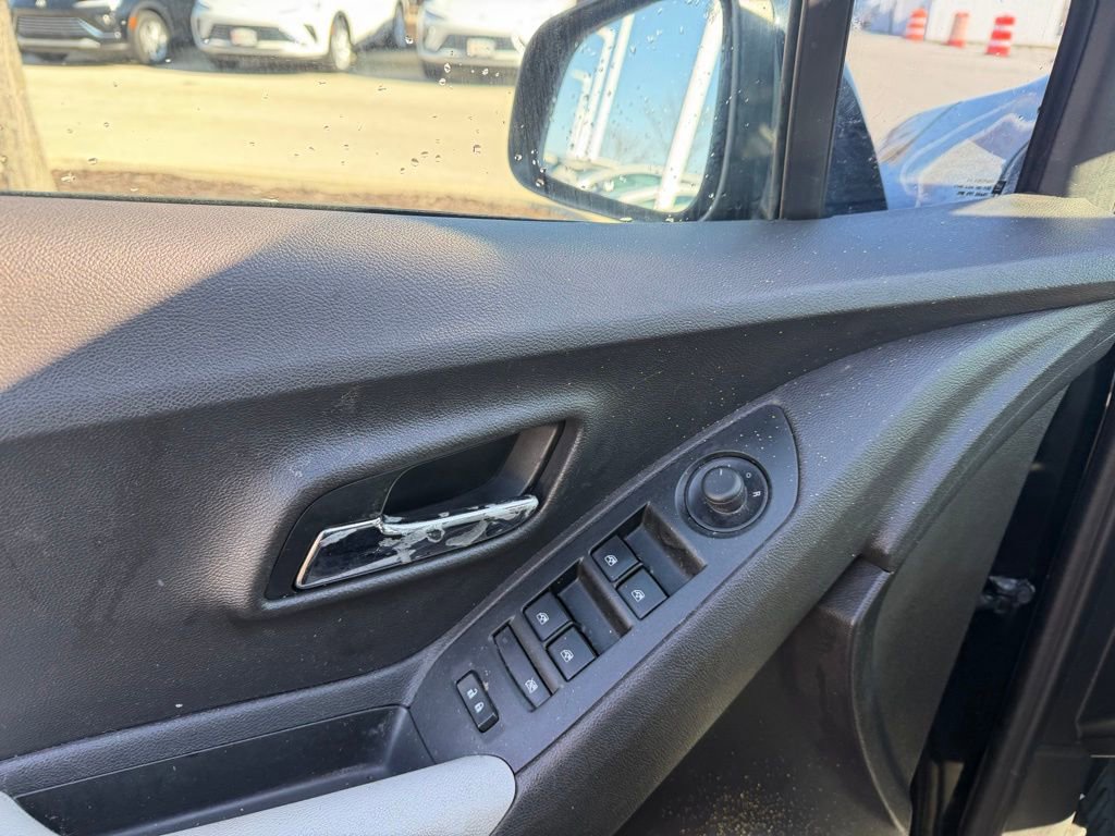 Used 2020 Chevrolet Trax LS FWD image 8