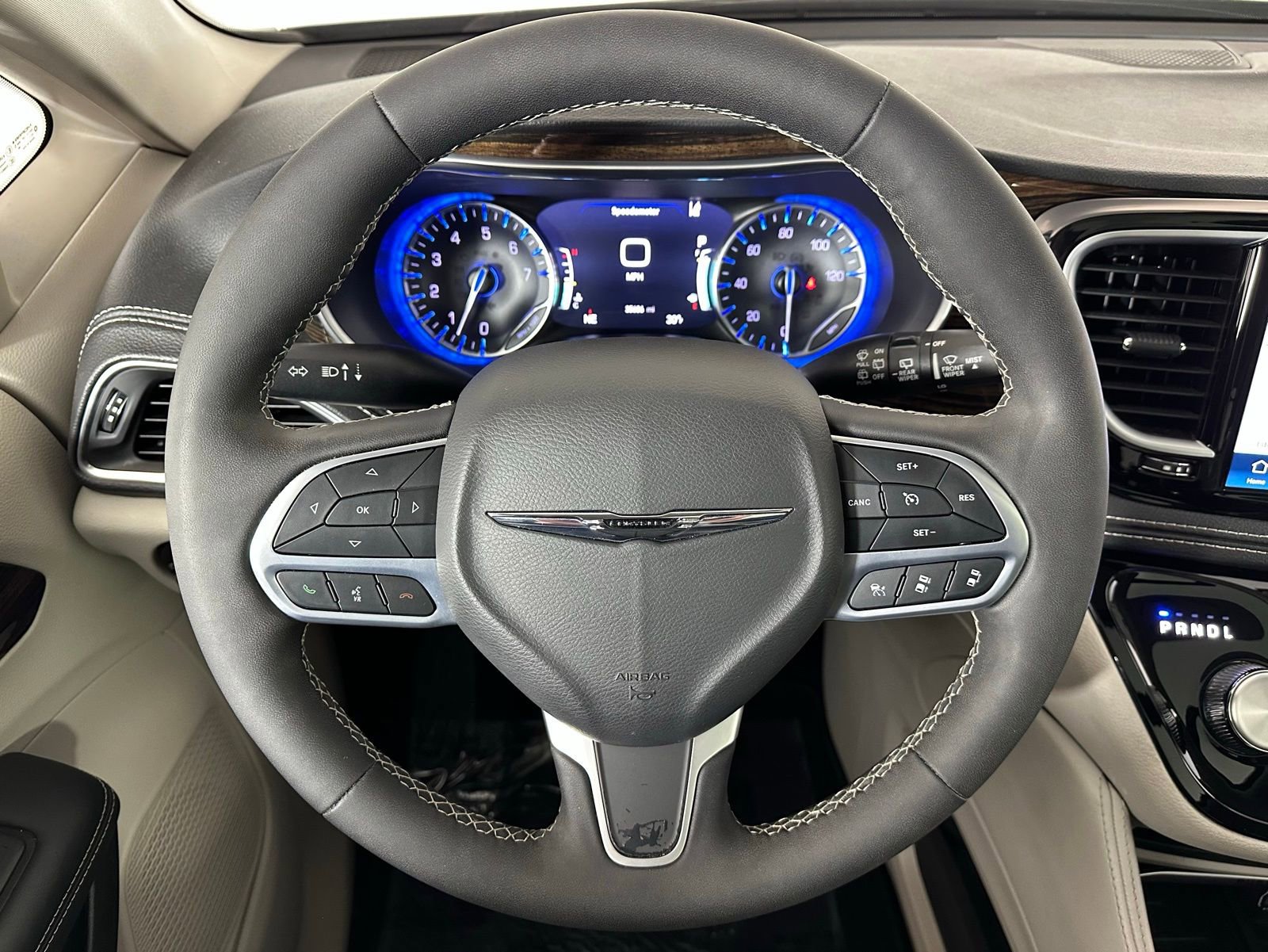 Used 2024 Chrysler Pacifica Limited image 12