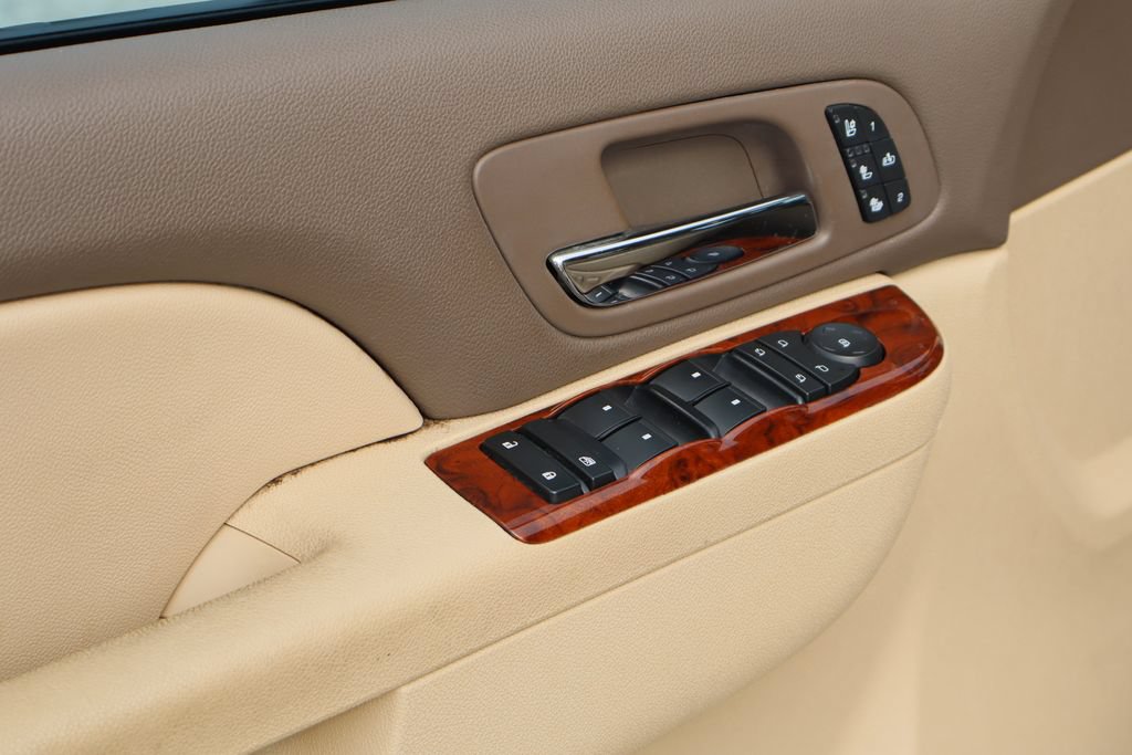 Used 2012 Chevrolet Avalanche LTZ RWD image 20