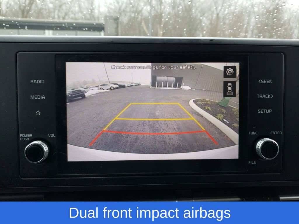 Used 2022 Kia Carnival LX image 21