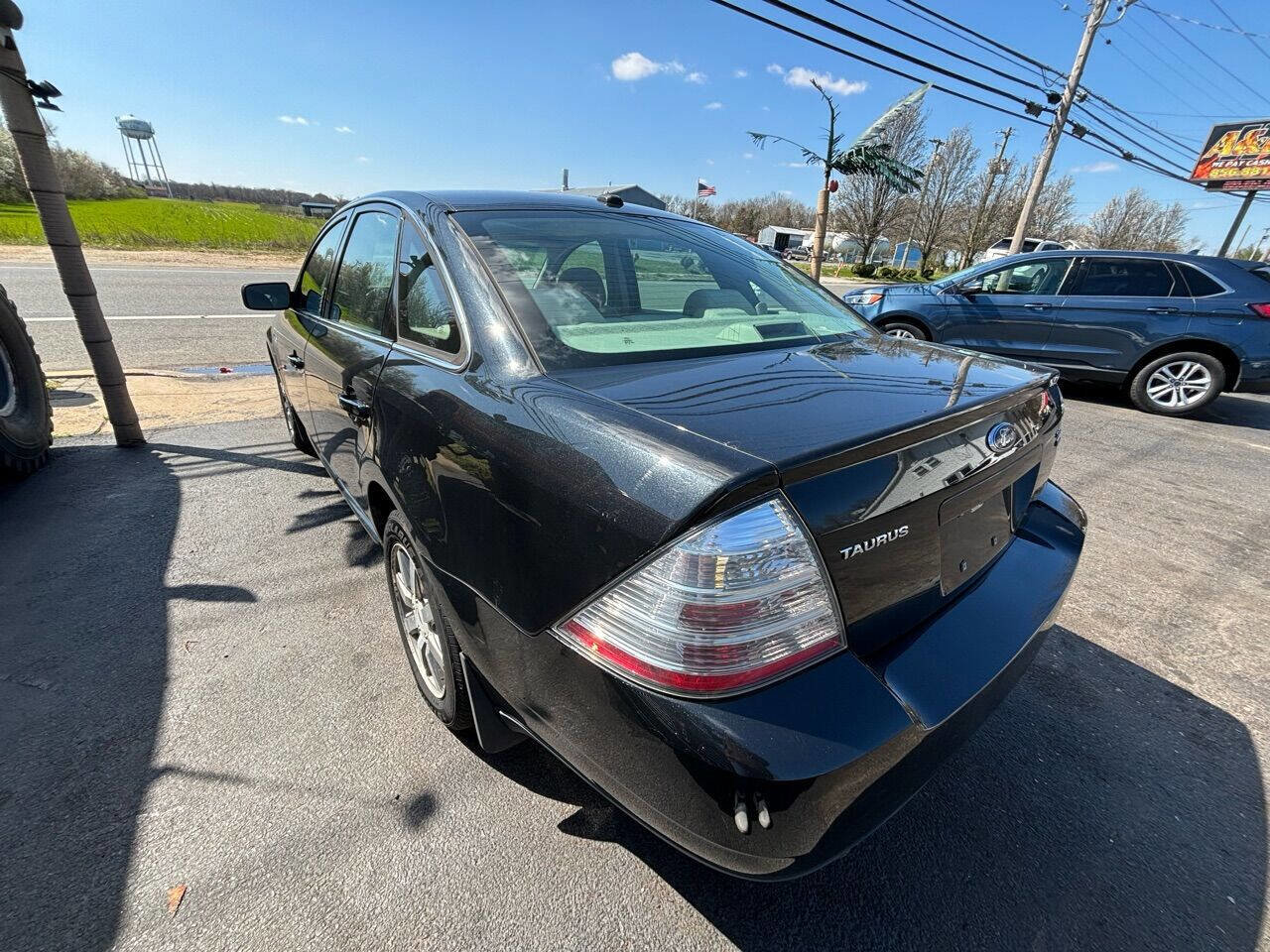 Used 2009 Ford Taurus SEL image 5