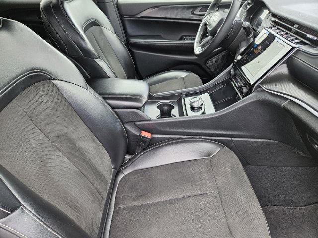 Used 2024 Jeep Grand Cherokee Altitude AWD/4WD image 14