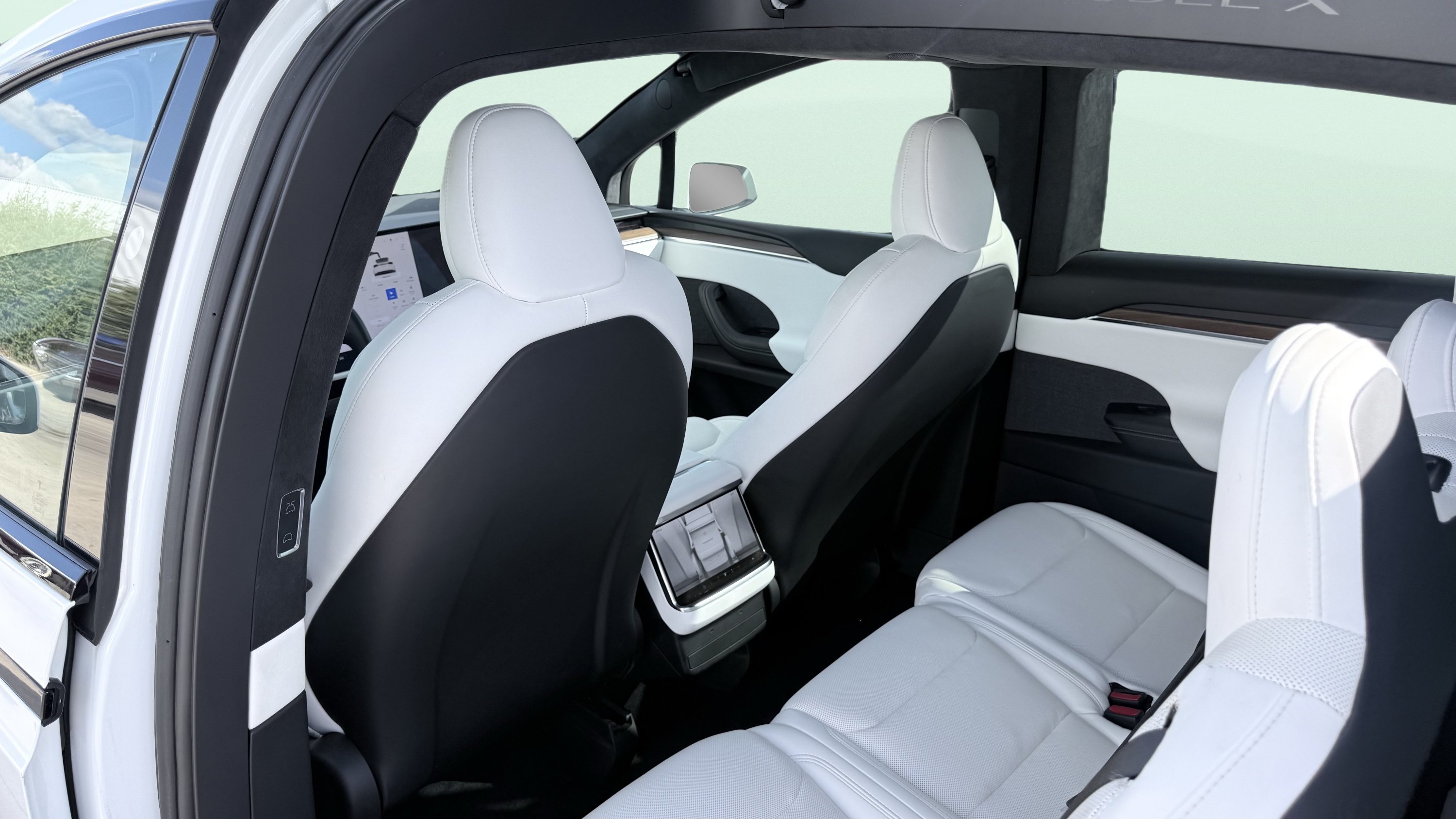 Used 2023 Tesla Model X AWD/4WD image 34