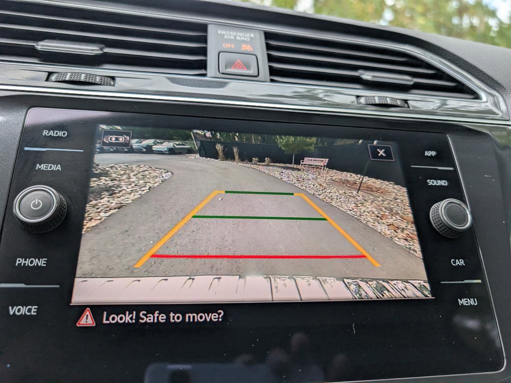 Used 2022 Volkswagen Tiguan SE image 32