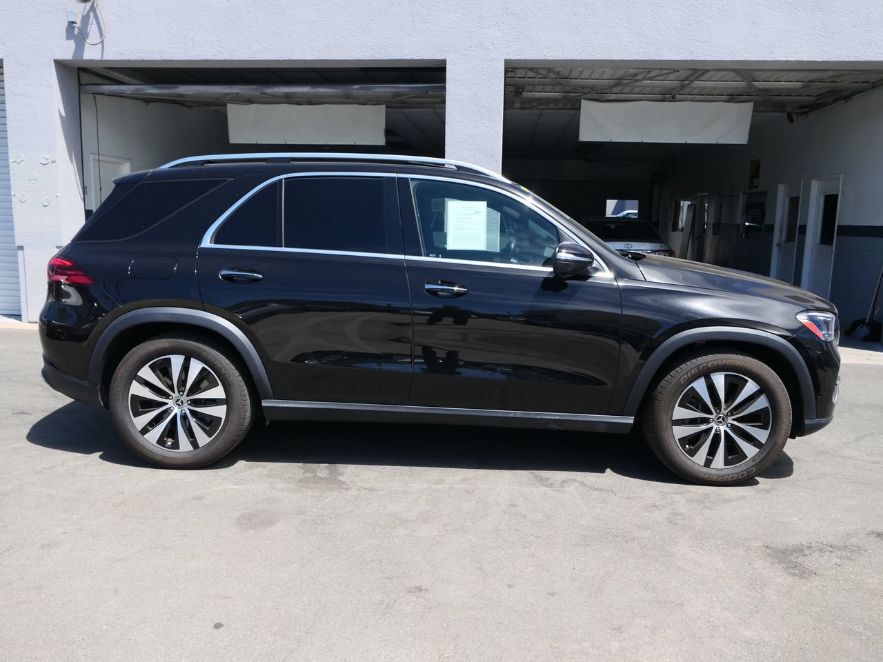 Used 2025 Mercedes-Benz GLE 450 4MATIC image 2