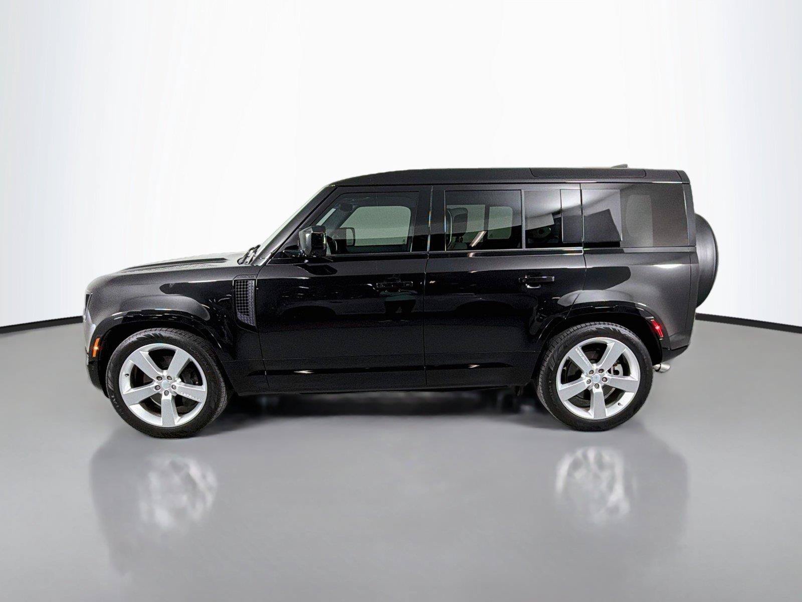 Certified 2025 Land Rover Defender 110 X-Dynamic SE AWD/4WD image 8
