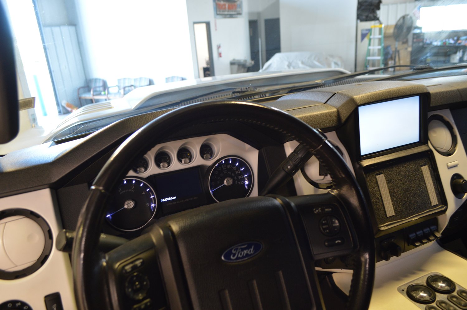 Used 2016 Ford F350 Lariat w/ Lariat Ultimate Package image 18