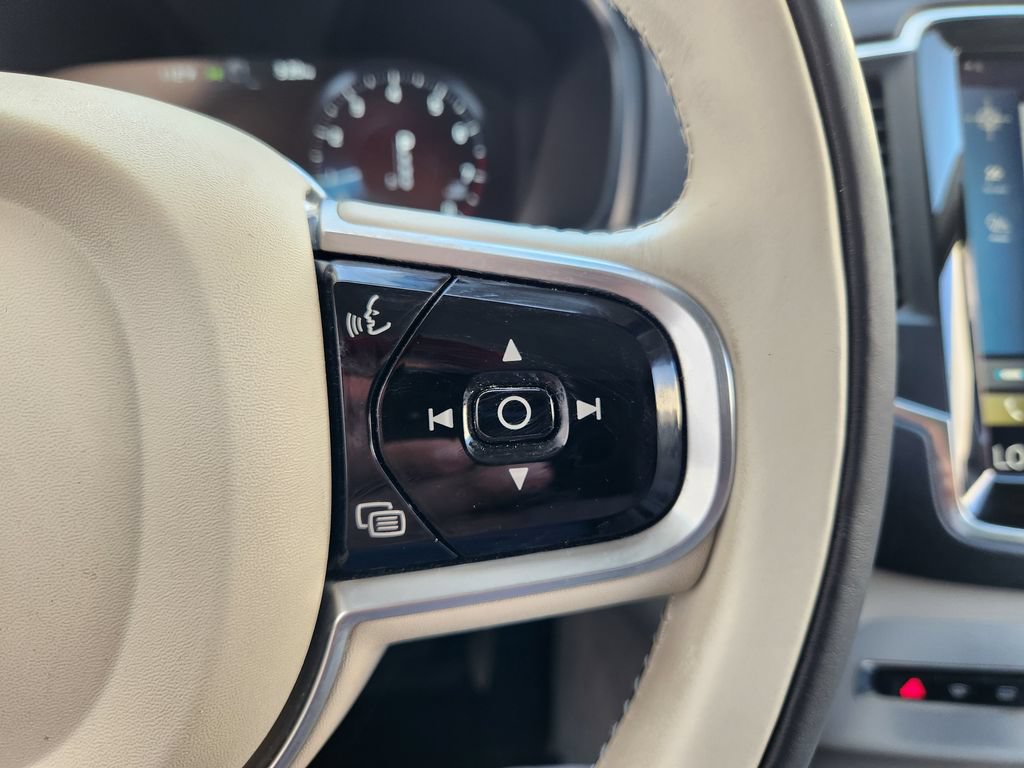 Used 2016 Volvo XC90 T6 Momentum AWD/4WD image 28
