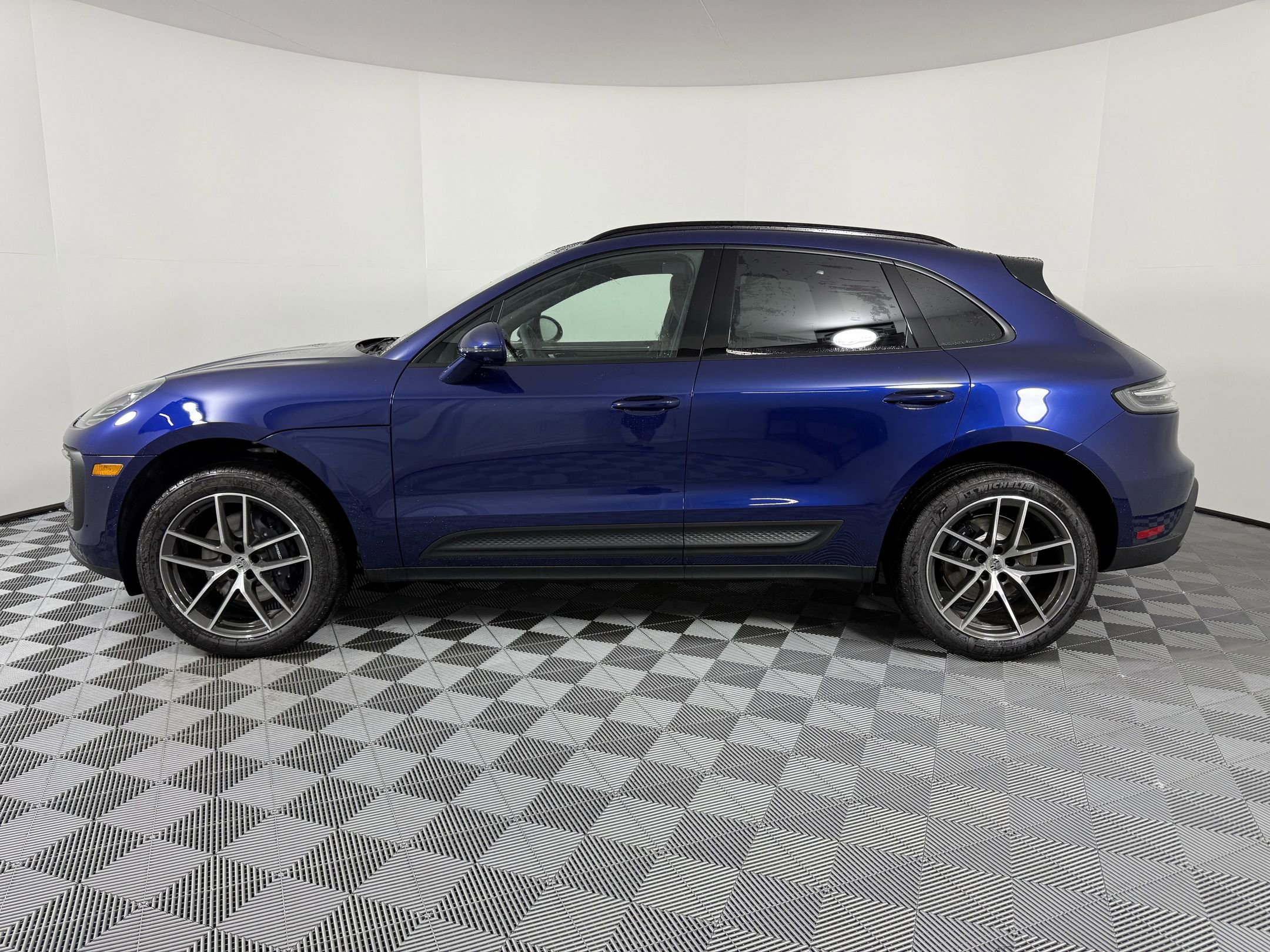 New 2025 Porsche Macan image 2