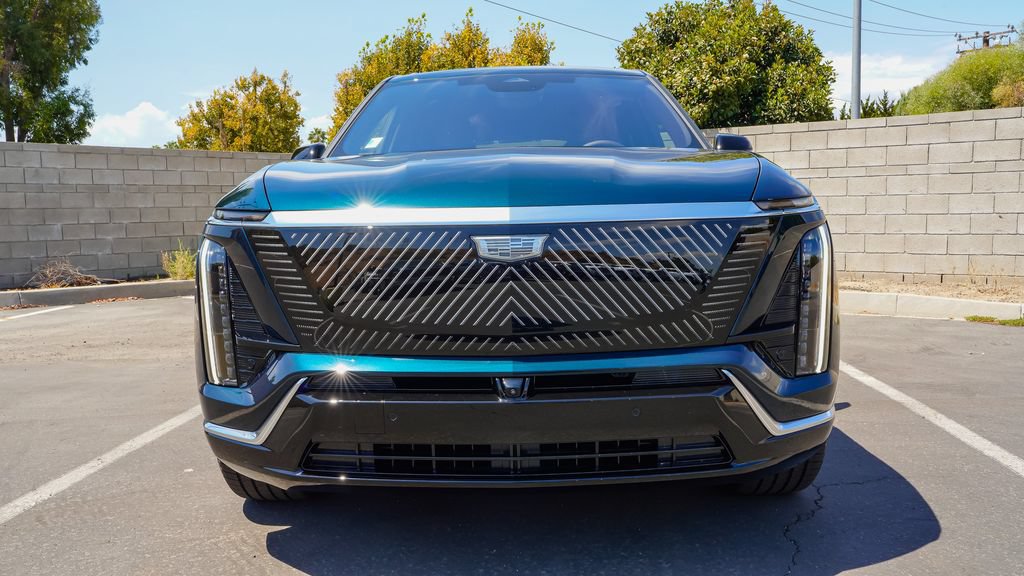 New 2027 Cadillac Vistiq Luxury w/ LPO, Floor Liner Package AWD/4WD image 4