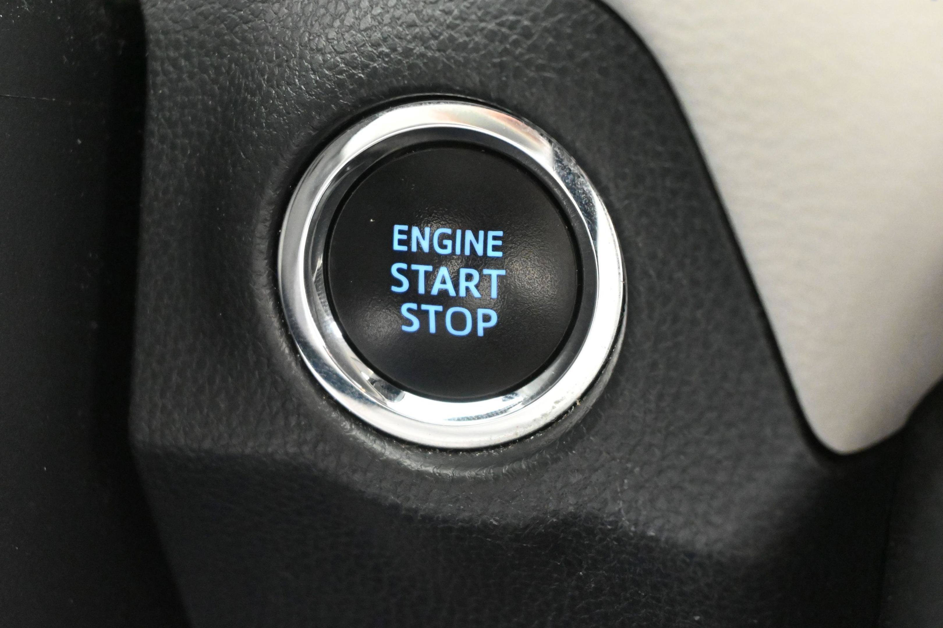 Used 2019 Toyota RAV4 Limited w/ Cold Weather Package FWD image 20