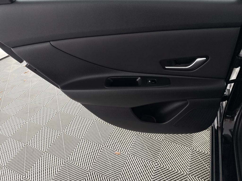 Used 2023 Hyundai Elantra Limited FWD image 14