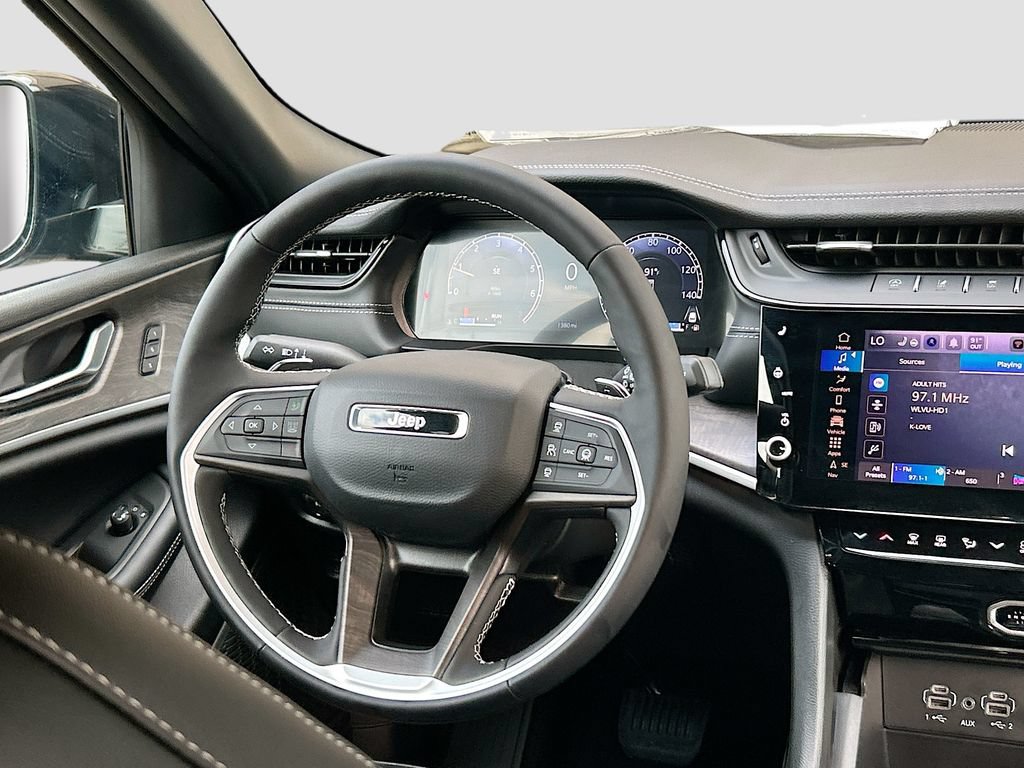 New 2026 Jeep Grand Cherokee L Limited w/ Limited Altitude Package AWD/4WD image 18