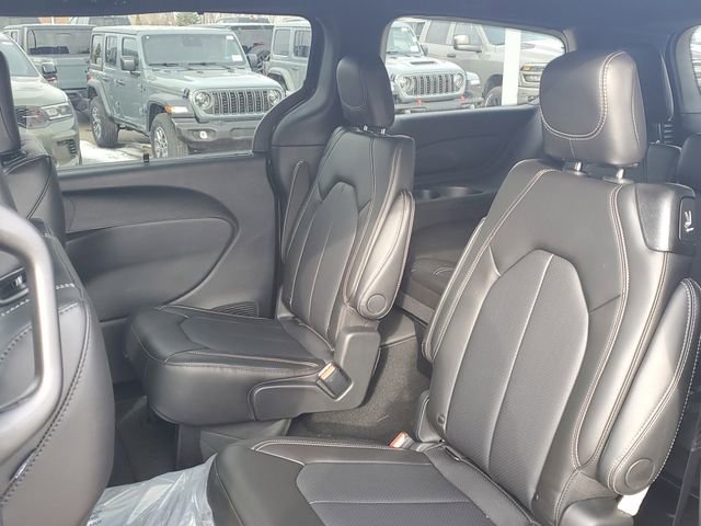 New 2026 Chrysler Pacifica Select w/ S Appearance Package FWD image 26