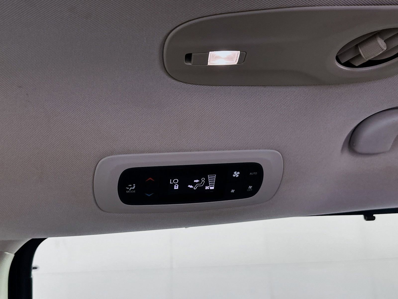 Used 2019 Chrysler Pacifica Touring-L FWD image 23